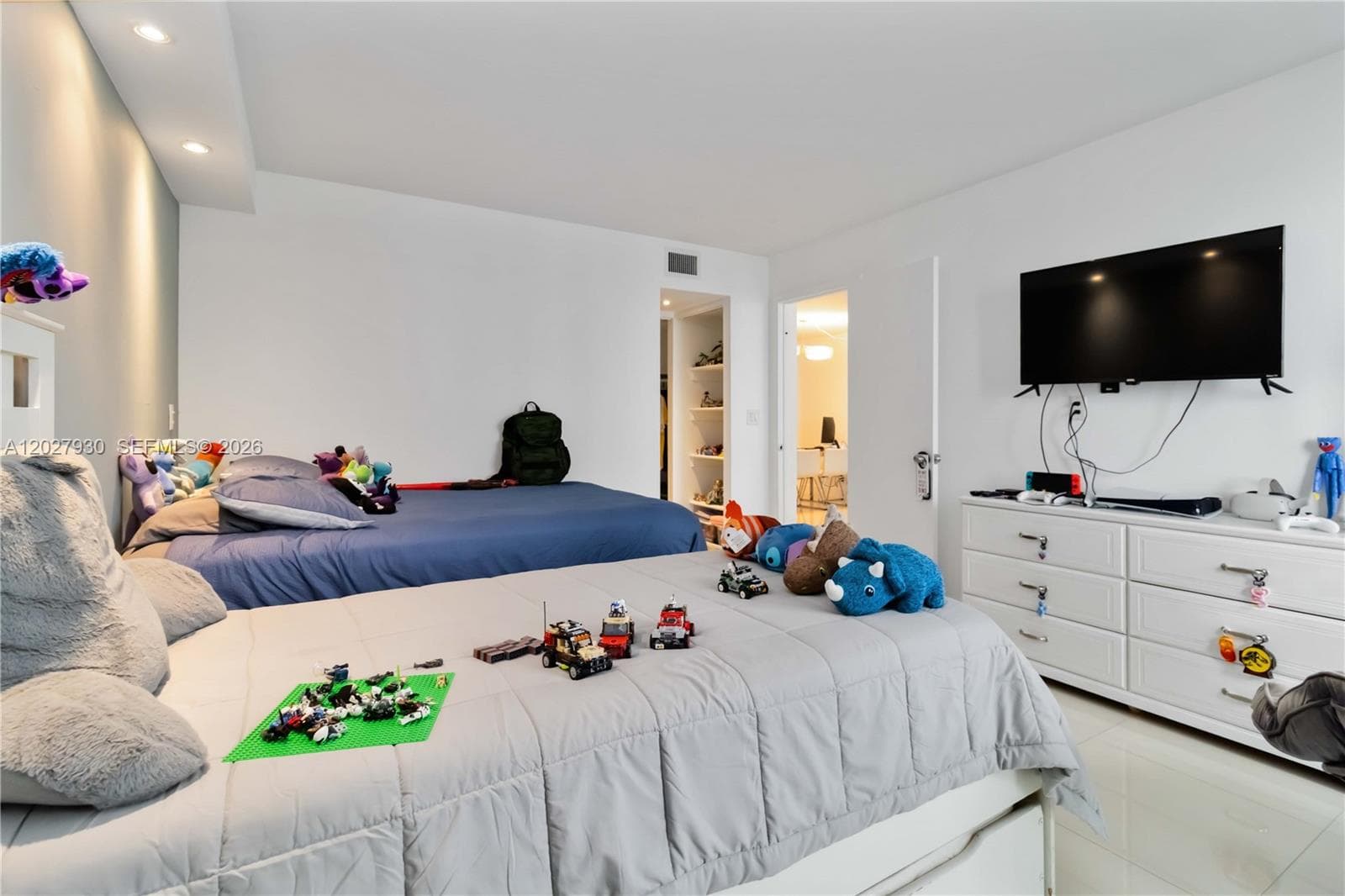 100 Bayview Dr # 2014, Sunny Isles Beach FL 33160 — 30