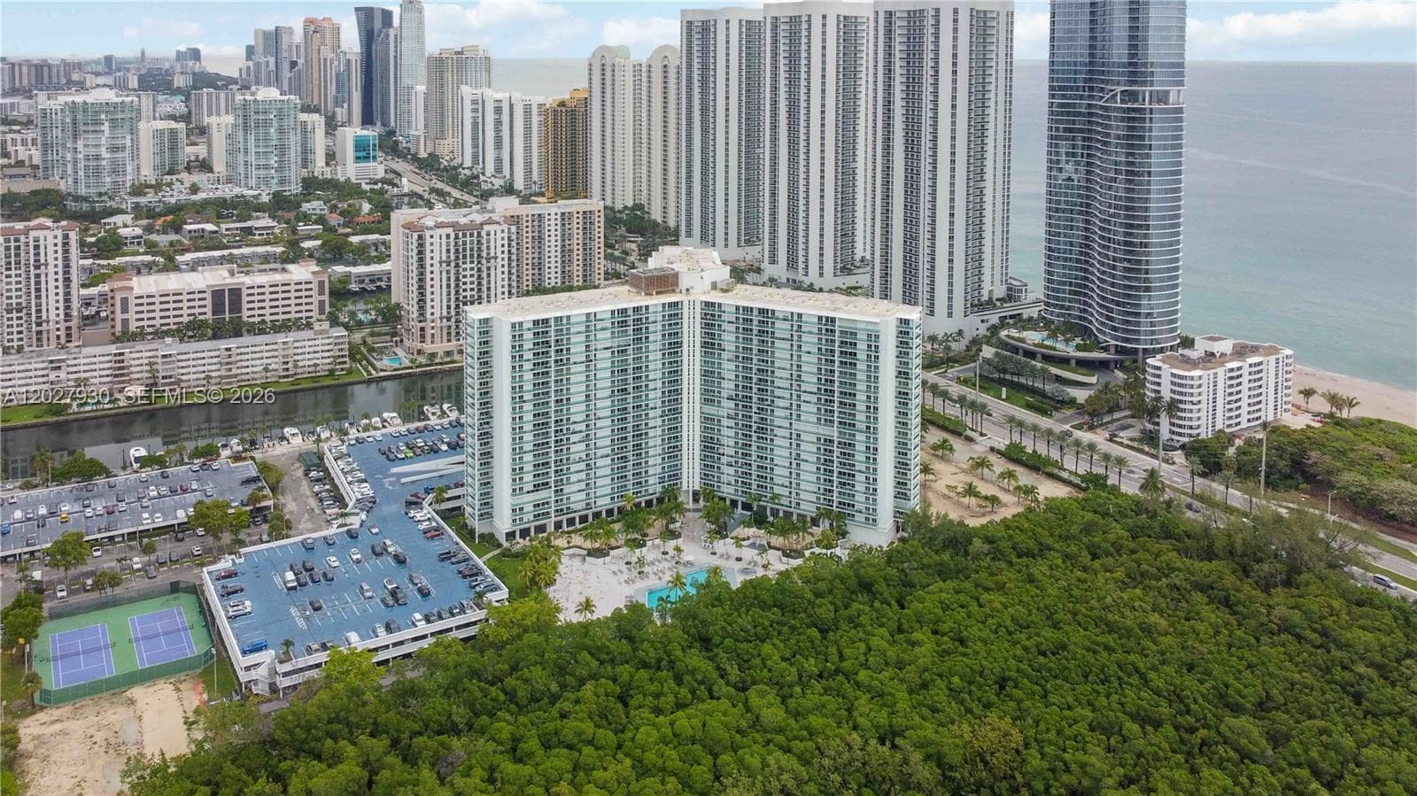100 Bayview Dr # 2014, Sunny Isles Beach FL 33160 — 55