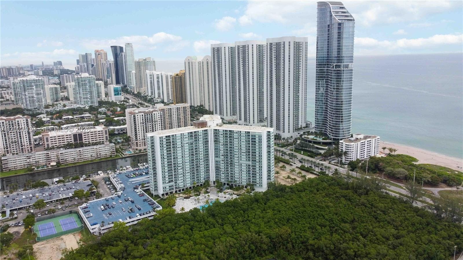 100 Bayview Dr # 2014, Sunny Isles Beach FL 33160 — 54