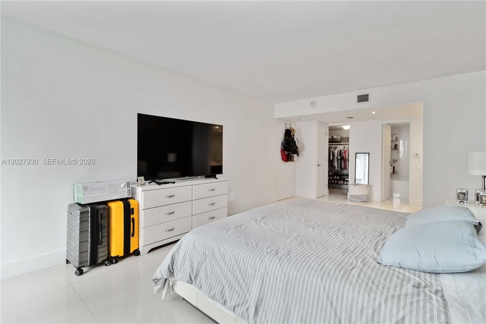 100 Bayview Dr # 2014, Sunny Isles Beach FL 33160 — 29