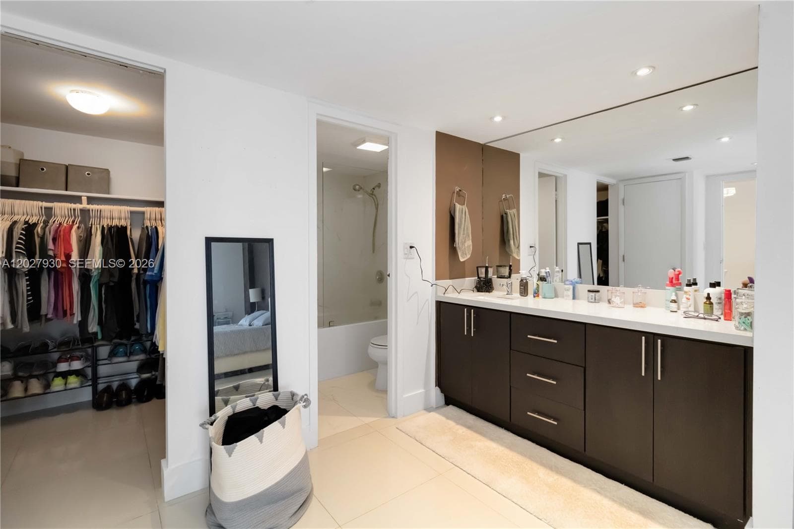 100 Bayview Dr # 2014, Sunny Isles Beach FL 33160 — 25