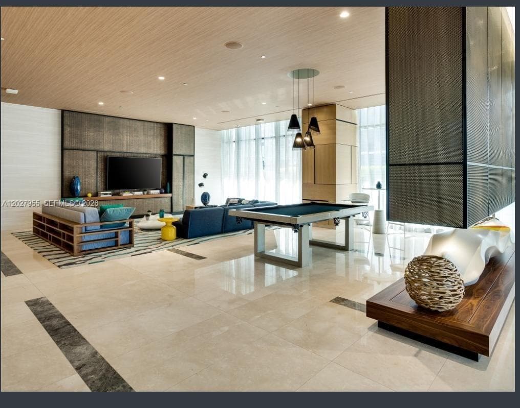 55 SW 9th St # 2709, Miami FL 33130 — 11