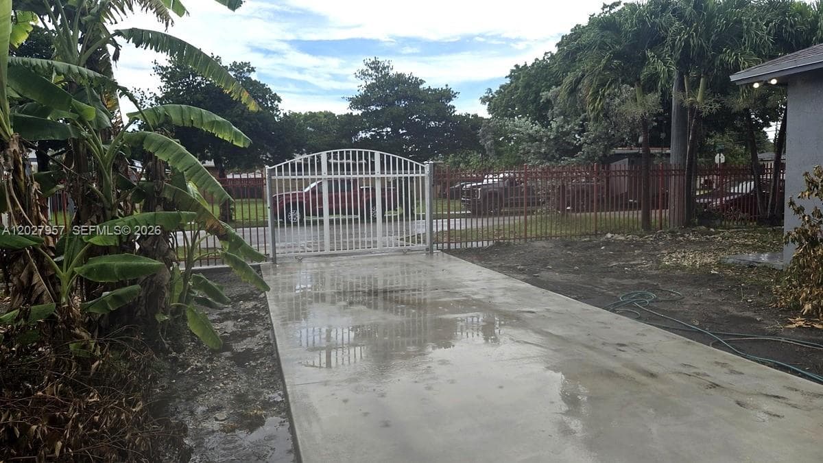 4952 NW 21st Ave # 0, Miami FL 33142 — 21
