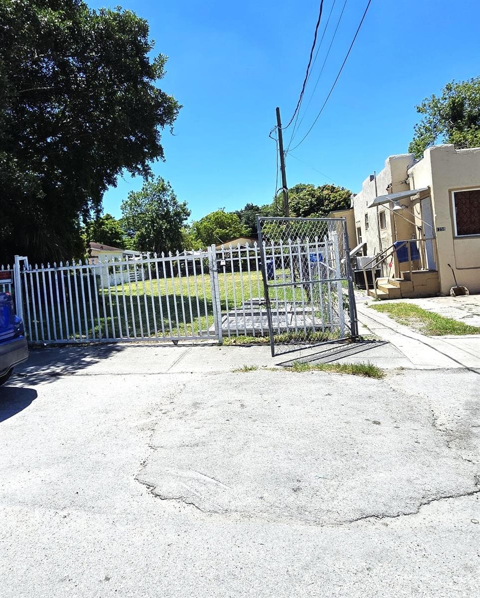 1252 NW 35th Street, Miami FL 33142 — 3