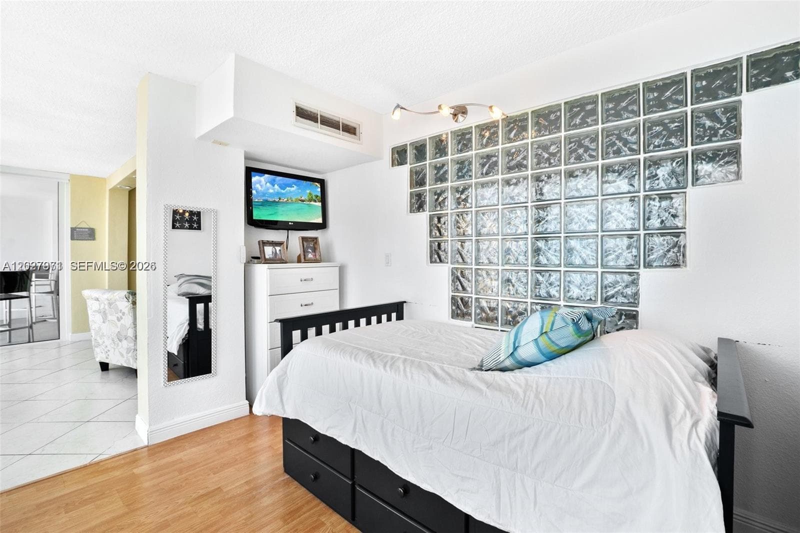 5401 Collins Ave # 807, Miami Beach FL 33140 — 23