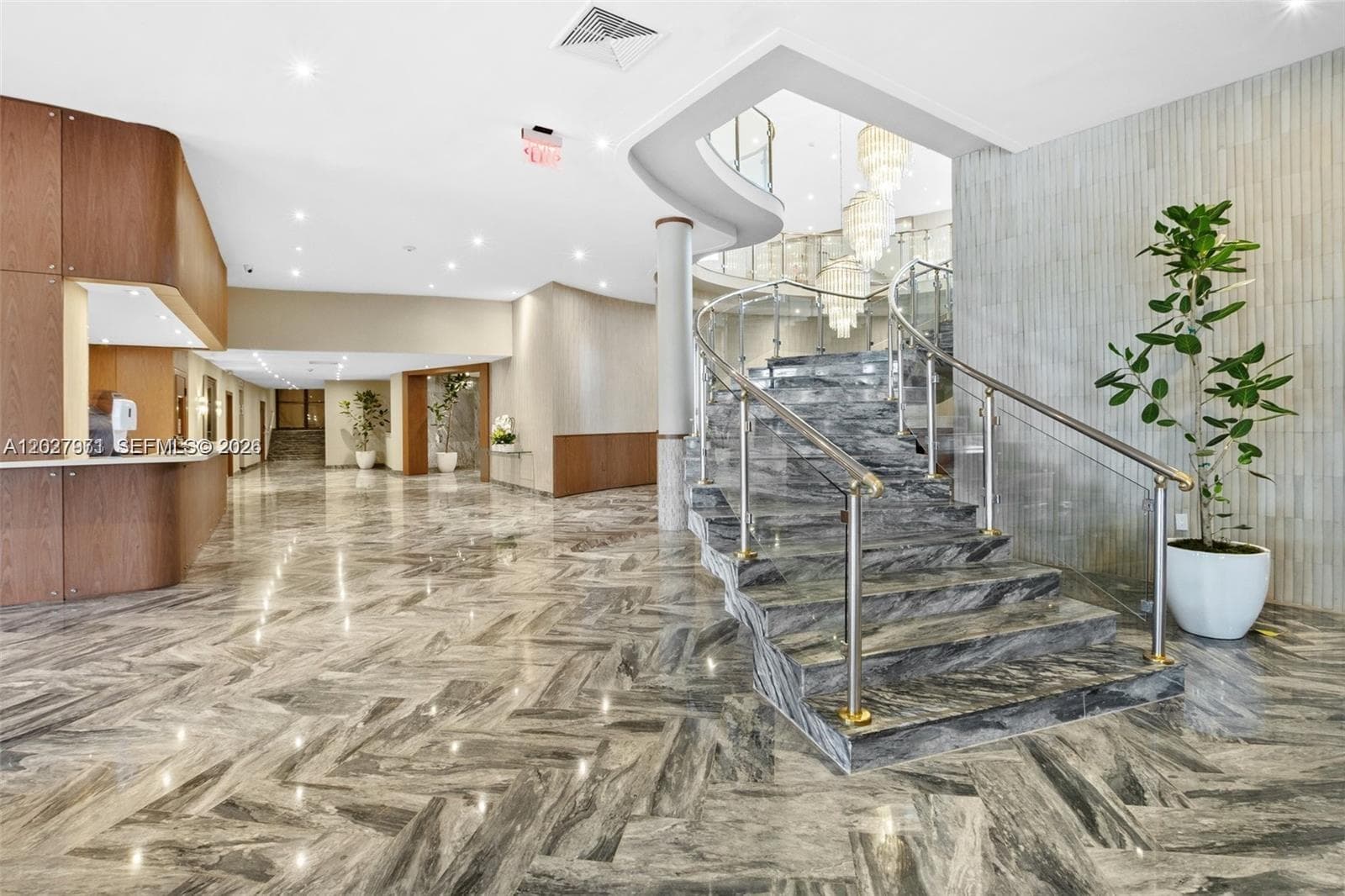 5401 Collins Ave # 807, Miami Beach FL 33140 — 34