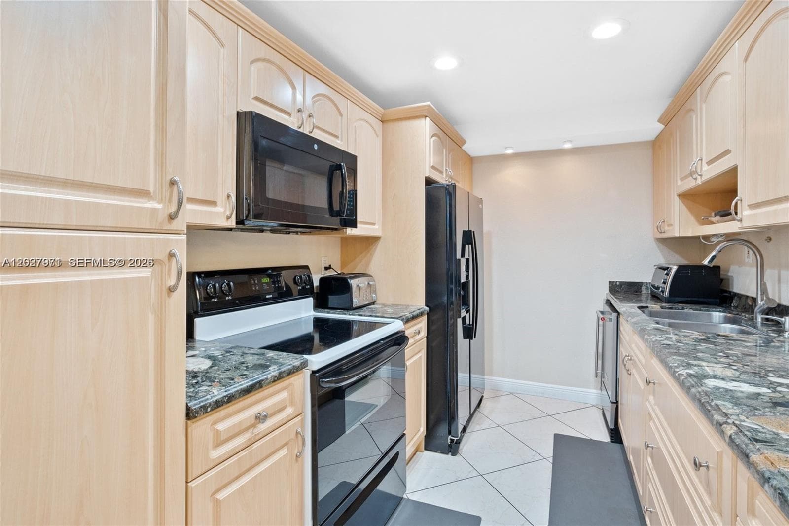 5401 Collins Ave # 807, Miami Beach FL 33140 — 14
