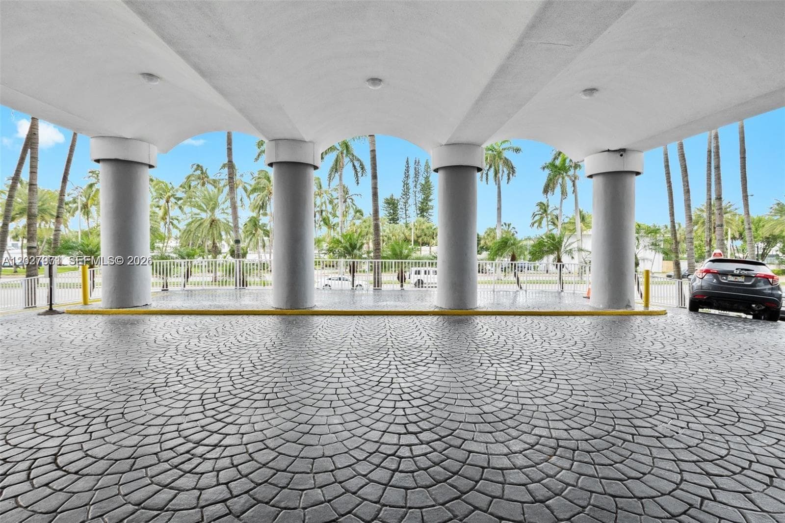 5401 Collins Ave # 807, Miami Beach FL 33140 — 35