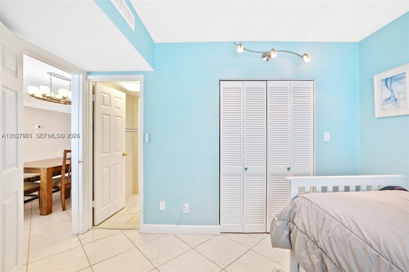 5401 Collins Ave # 807, Miami Beach FL 33140 — 25