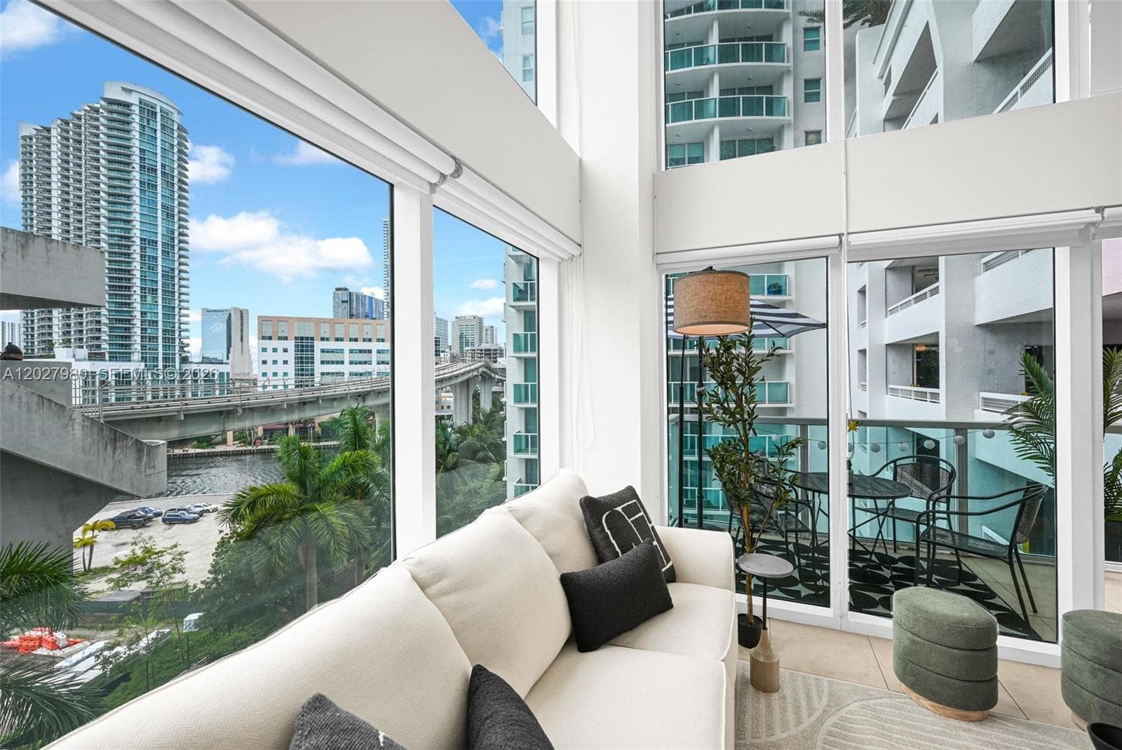41 SE 5th St # 517, Miami FL 33131 — 3