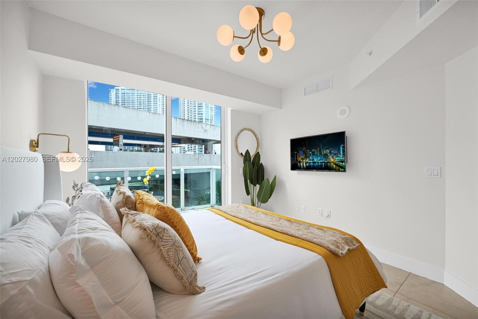41 SE 5th St # 517, Miami FL 33131 — 32