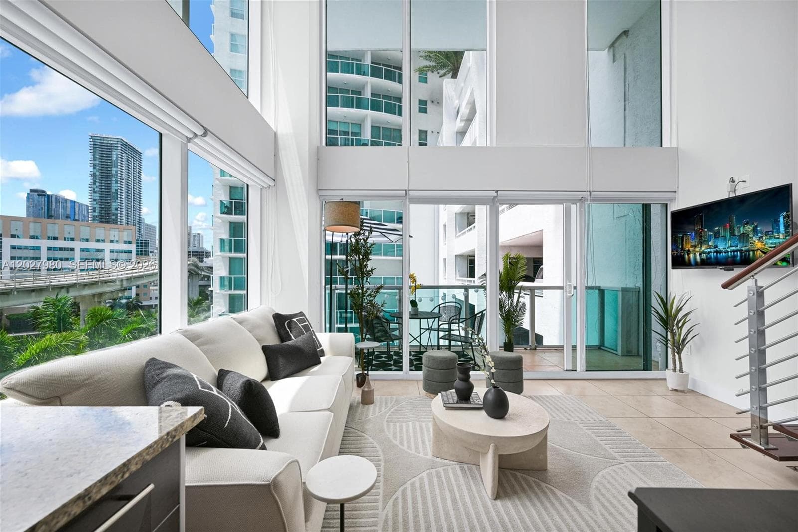 41 SE 5th St # 517, Miami FL 33131 — 1