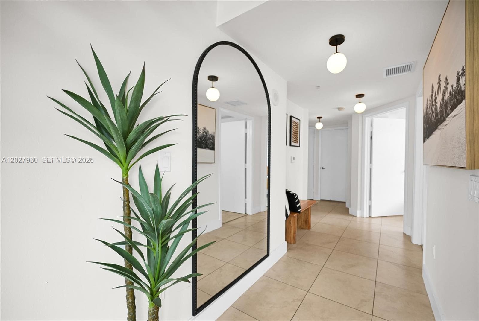 41 SE 5th St # 517, Miami FL 33131 — 25