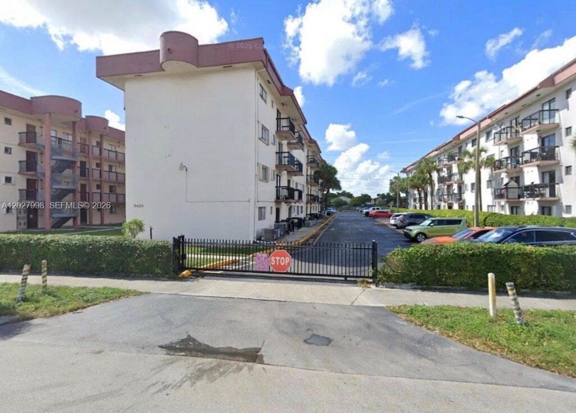 5420 W 21st Ct # 411, Hialeah FL 33016 — 1
