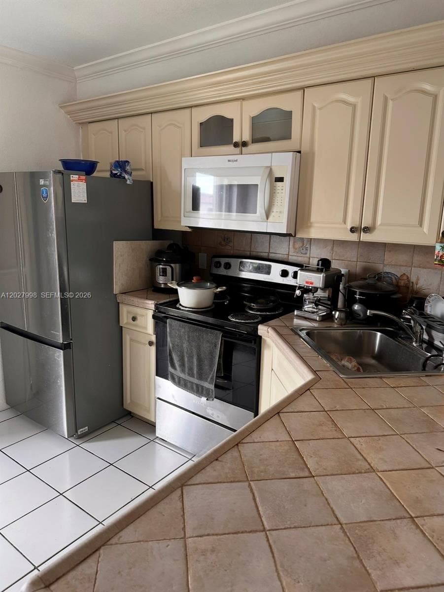 5420 W 21st Ct # 411, Hialeah FL 33016 — 5
