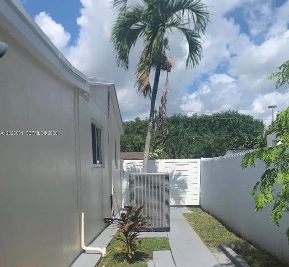 570 W 46th Pl # B, Hialeah FL 33012 — 1