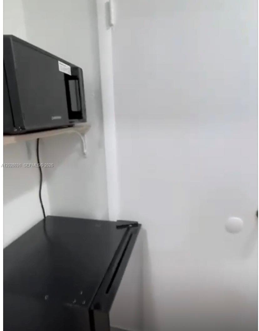 570 W 46th Pl # B, Hialeah FL 33012 — 5