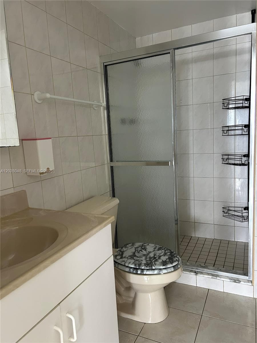7441 Wayne Ave # 14D, Miami Beach FL 33141 — 5
