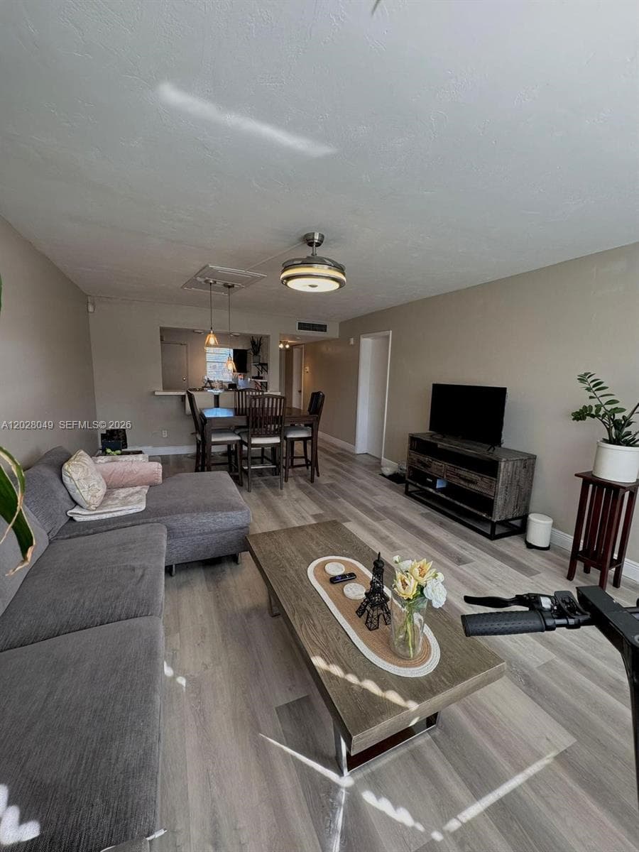 1530 NE 191st St # 241, Miami FL 33179 — 3