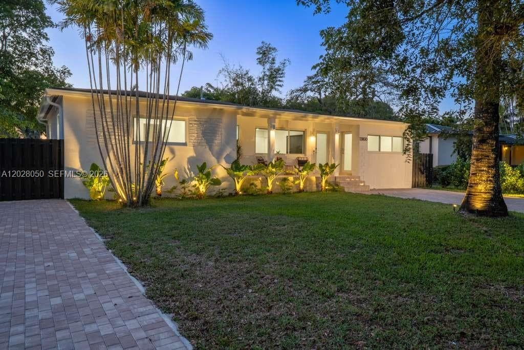 13800 NE 1st Ave, Miami FL 33161 — 2