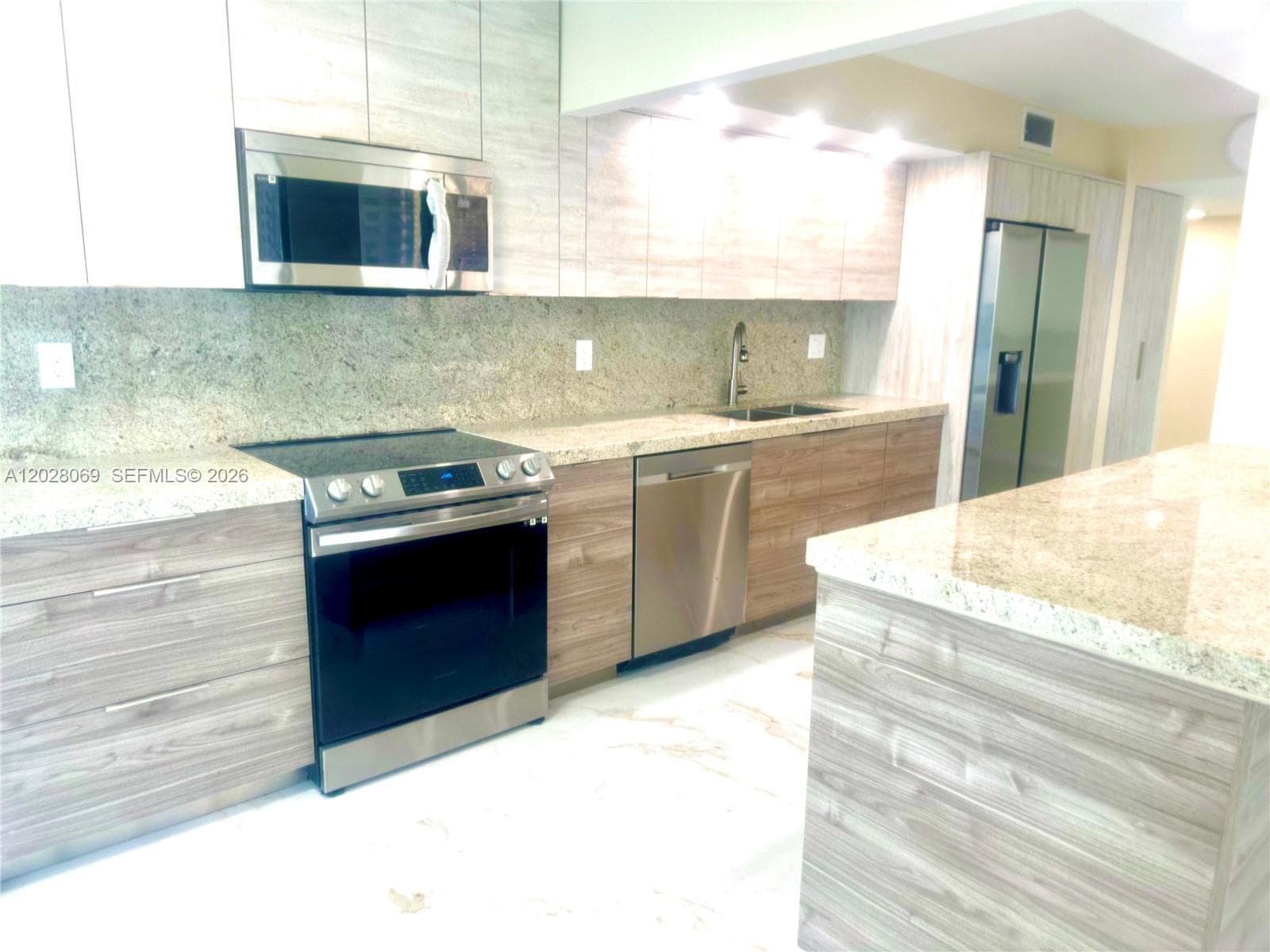 290 174th St # 619, Sunny Isles Beach FL 33160 — 11