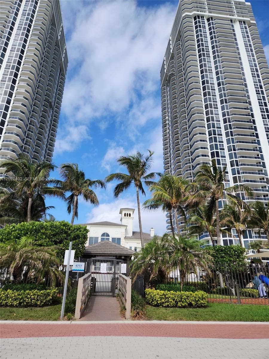 4779 Collins Ave # 3504, Miami Beach FL 33140 — 62