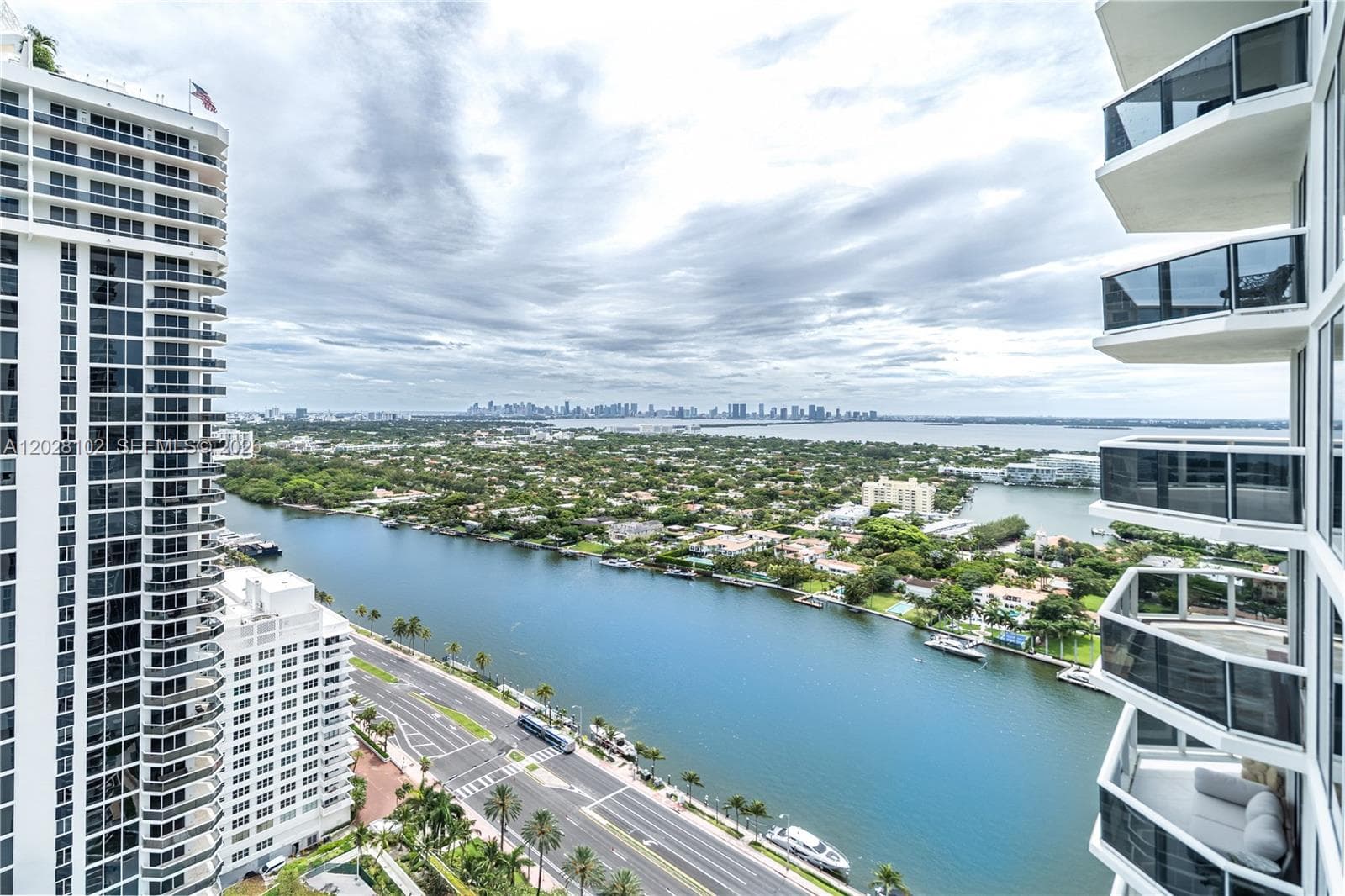 4779 Collins Ave # 3504, Miami Beach FL 33140 — 3