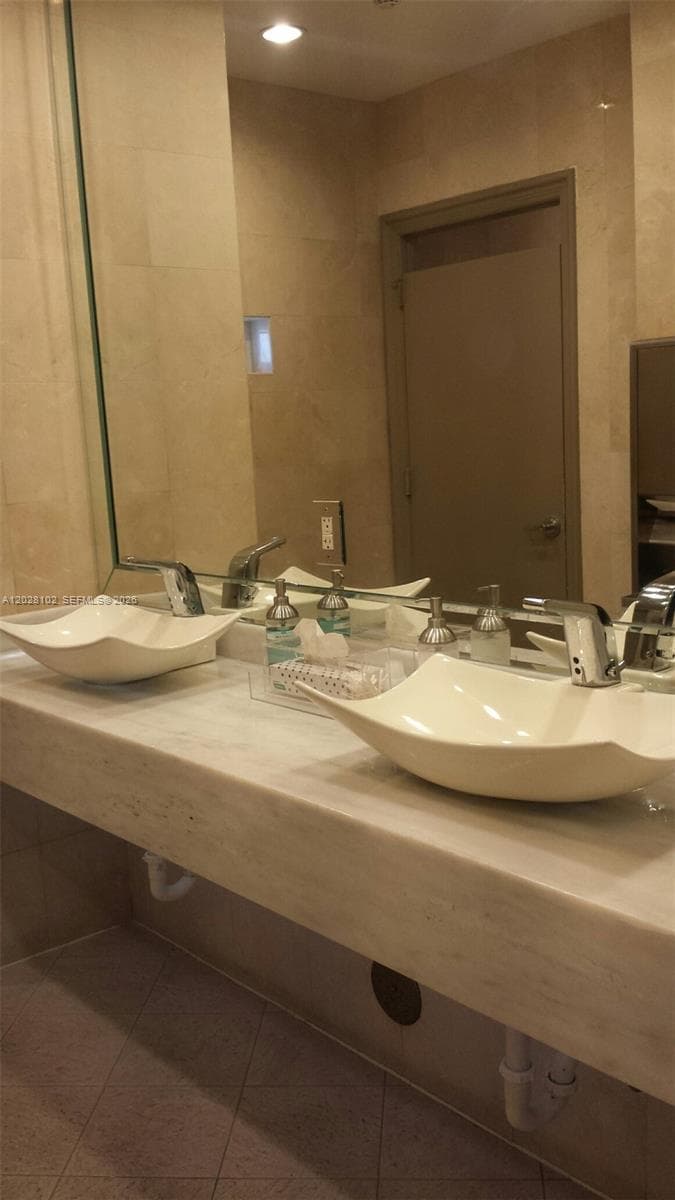 4779 Collins Ave # 3504, Miami Beach FL 33140 — 84