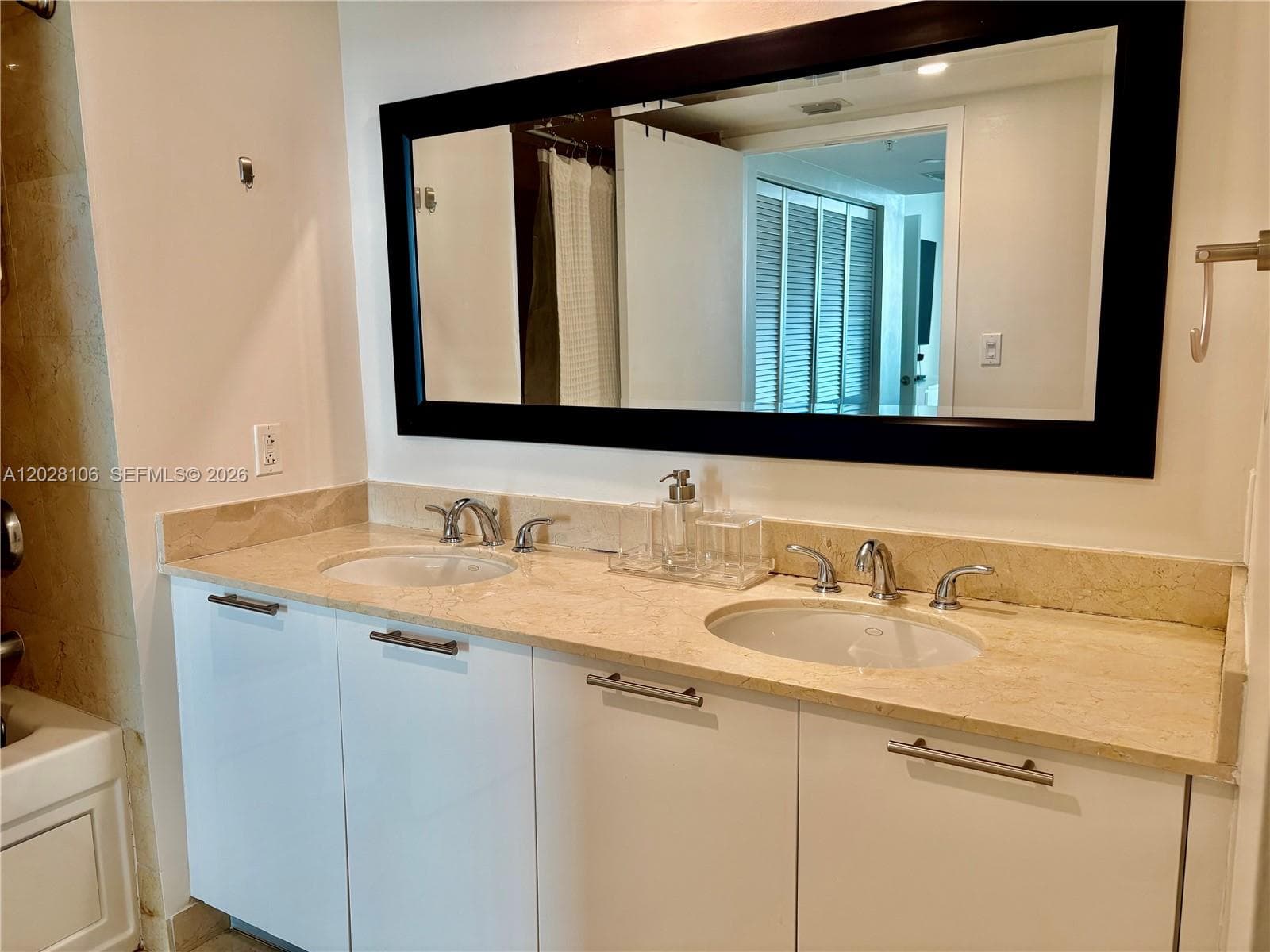 1800 N Bayshore Dr # 905, Miami FL 33132 — 18