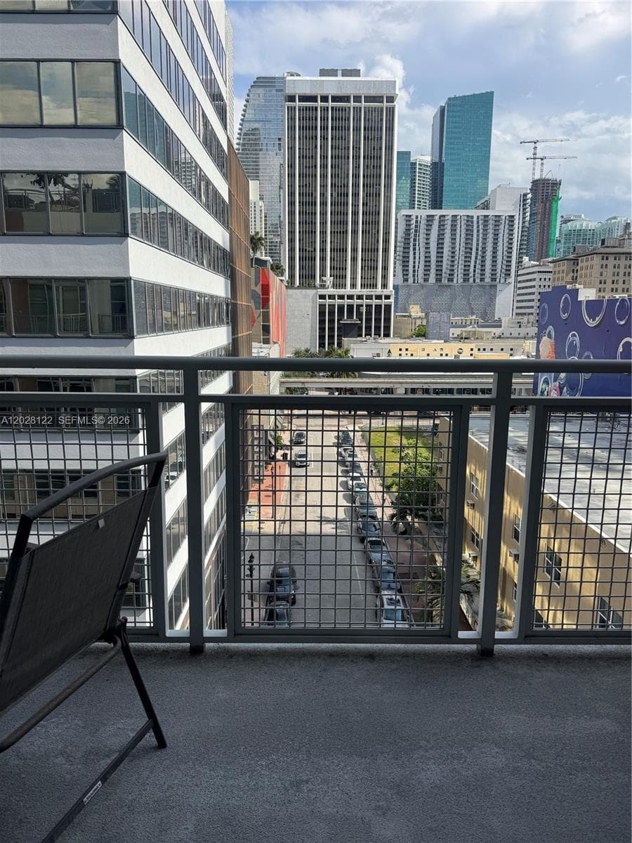 253 NE 2nd St # 621, Miami FL 33132 — 17