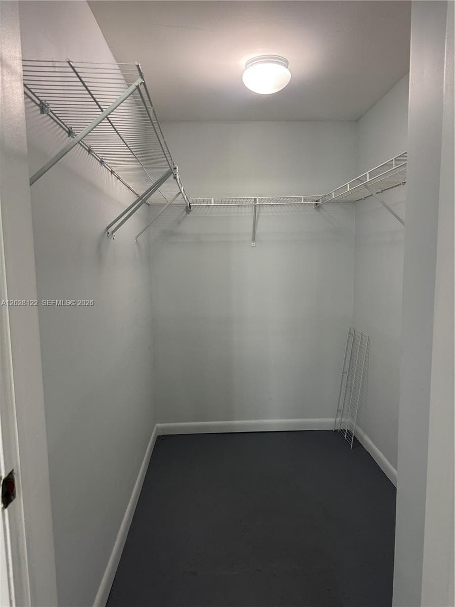 253 NE 2nd St # 621, Miami FL 33132 — 10