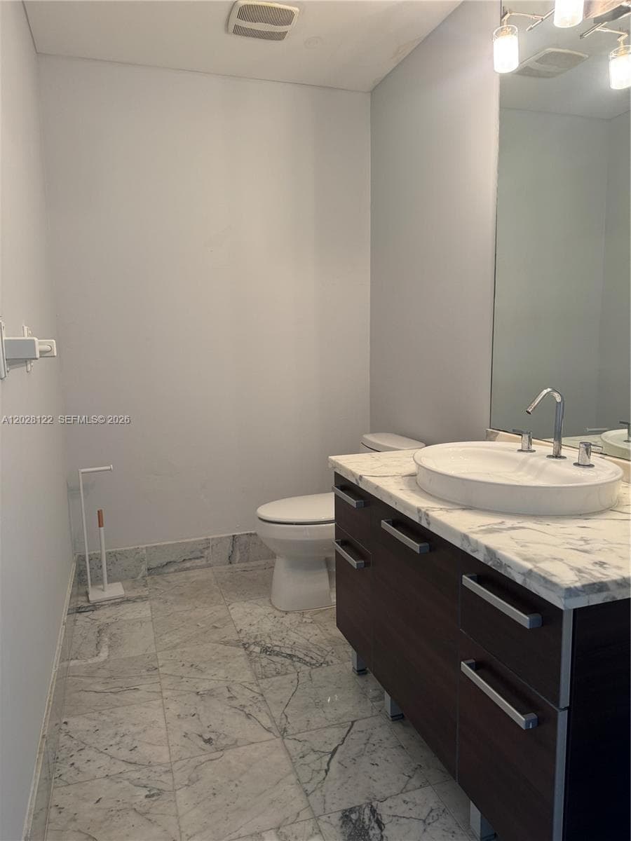 253 NE 2nd St # 621, Miami FL 33132 — 14