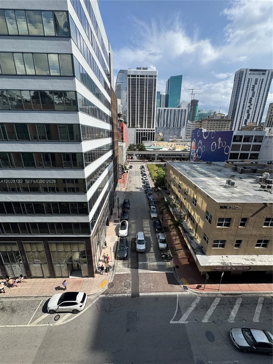 253 NE 2nd St # 621, Miami FL 33132 — 18