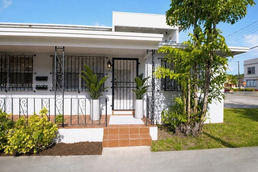 1570 NW 2nd St, Miami FL 33125 — 1