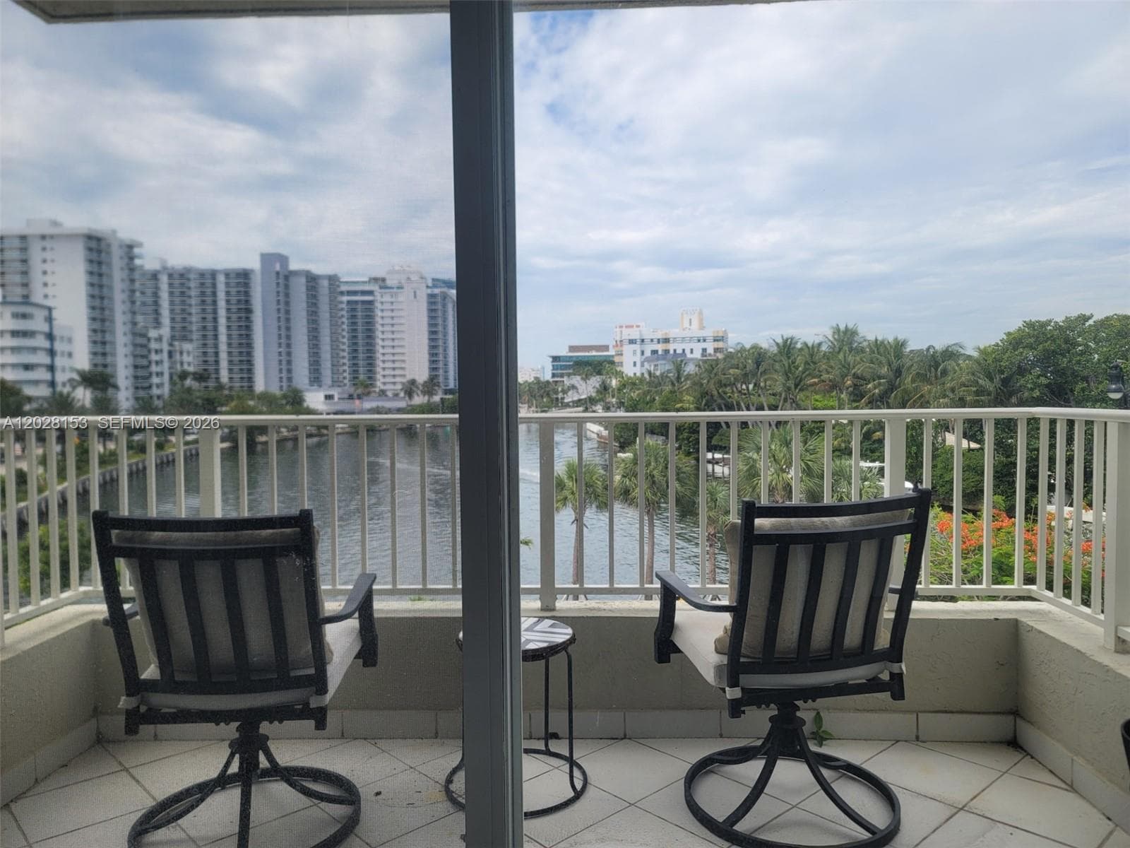 2600 Collins Ave # 411, Miami Beach FL 33140 — 1