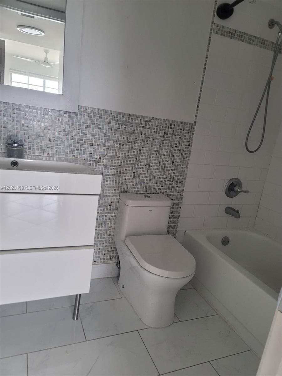 2600 Collins Ave # 411, Miami Beach FL 33140 — 5