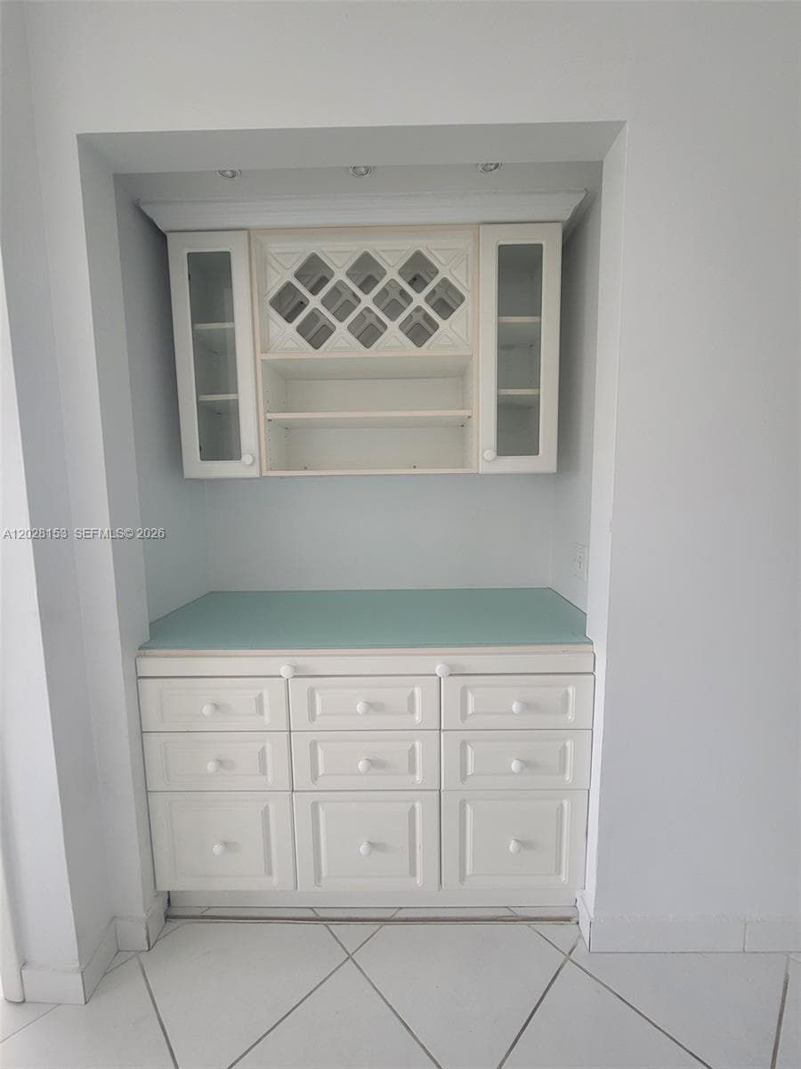 2600 Collins Ave # 411, Miami Beach FL 33140 — 4