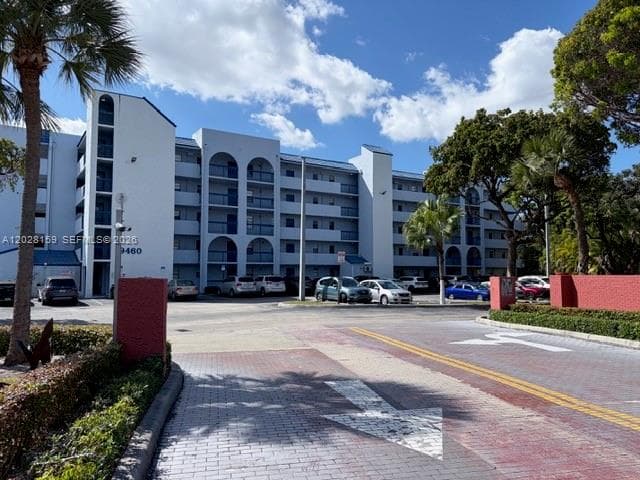 9460 Fontainebleau Blvd # 529, Miami FL 33172 — 2