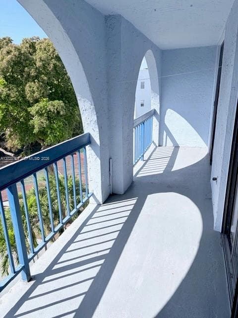 9460 Fontainebleau Blvd # 529, Miami FL 33172 — 30