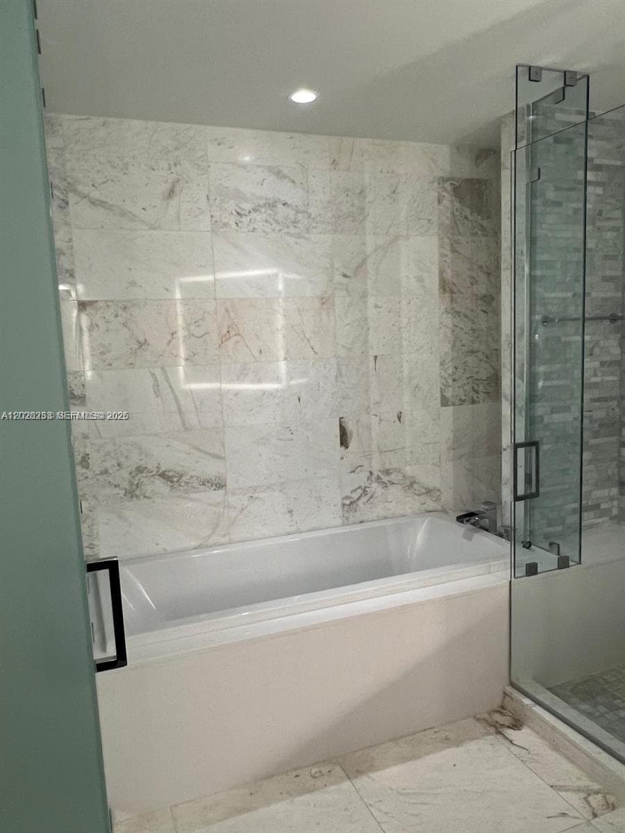 851 NE 1st Ave # 4107, Miami FL 33132 — 17