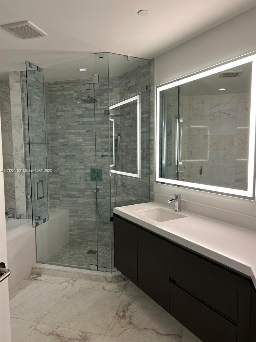 851 NE 1st Ave # 4107, Miami FL 33132 — 16