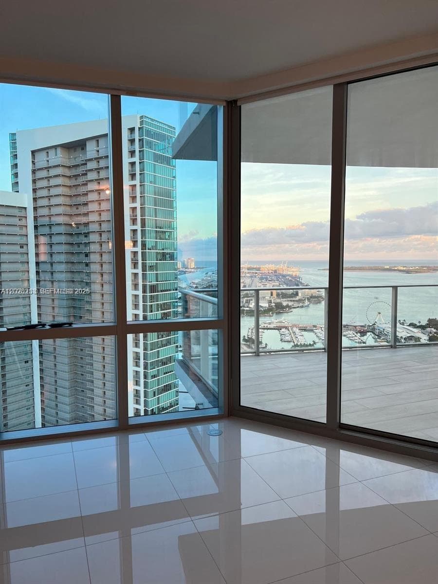 851 NE 1st Ave # 4107, Miami FL 33132 — 22