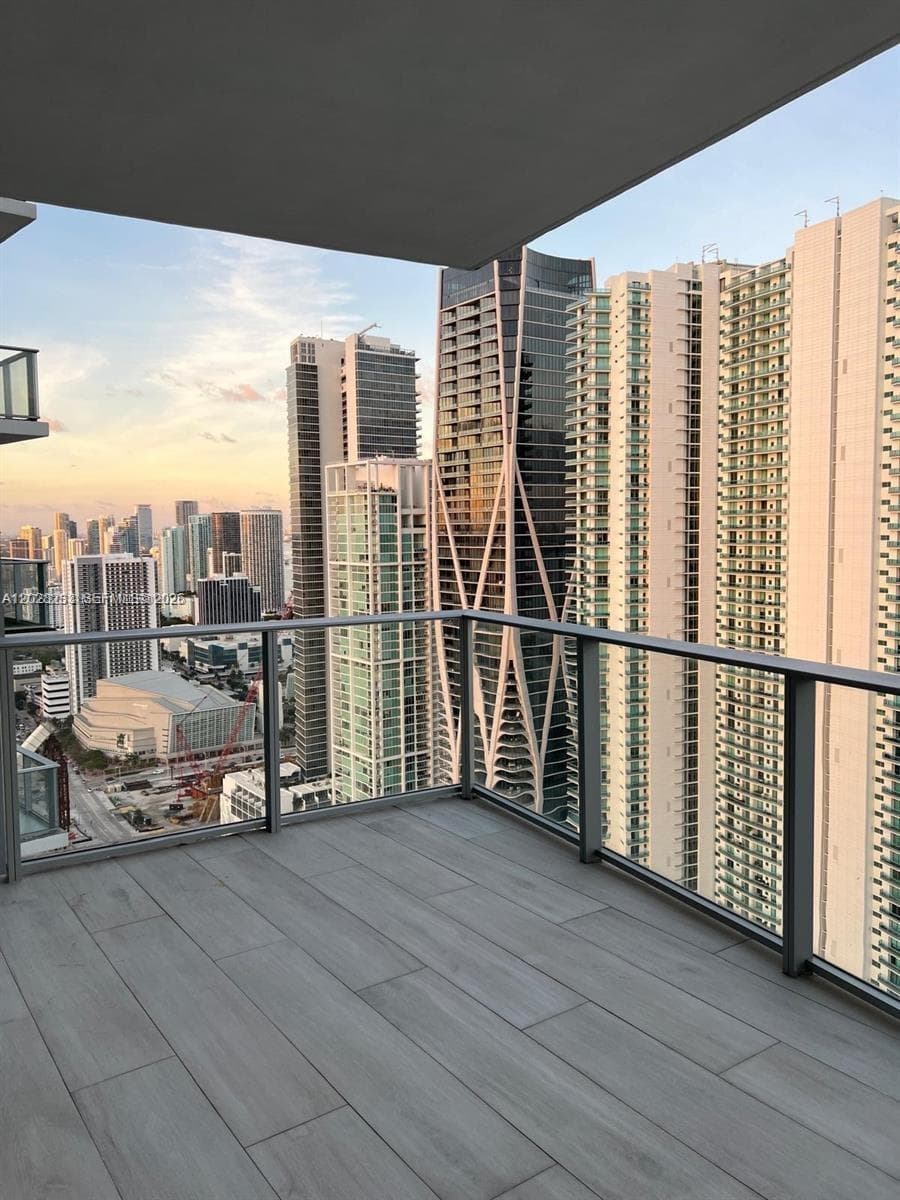 851 NE 1st Ave # 4107, Miami FL 33132 — 21