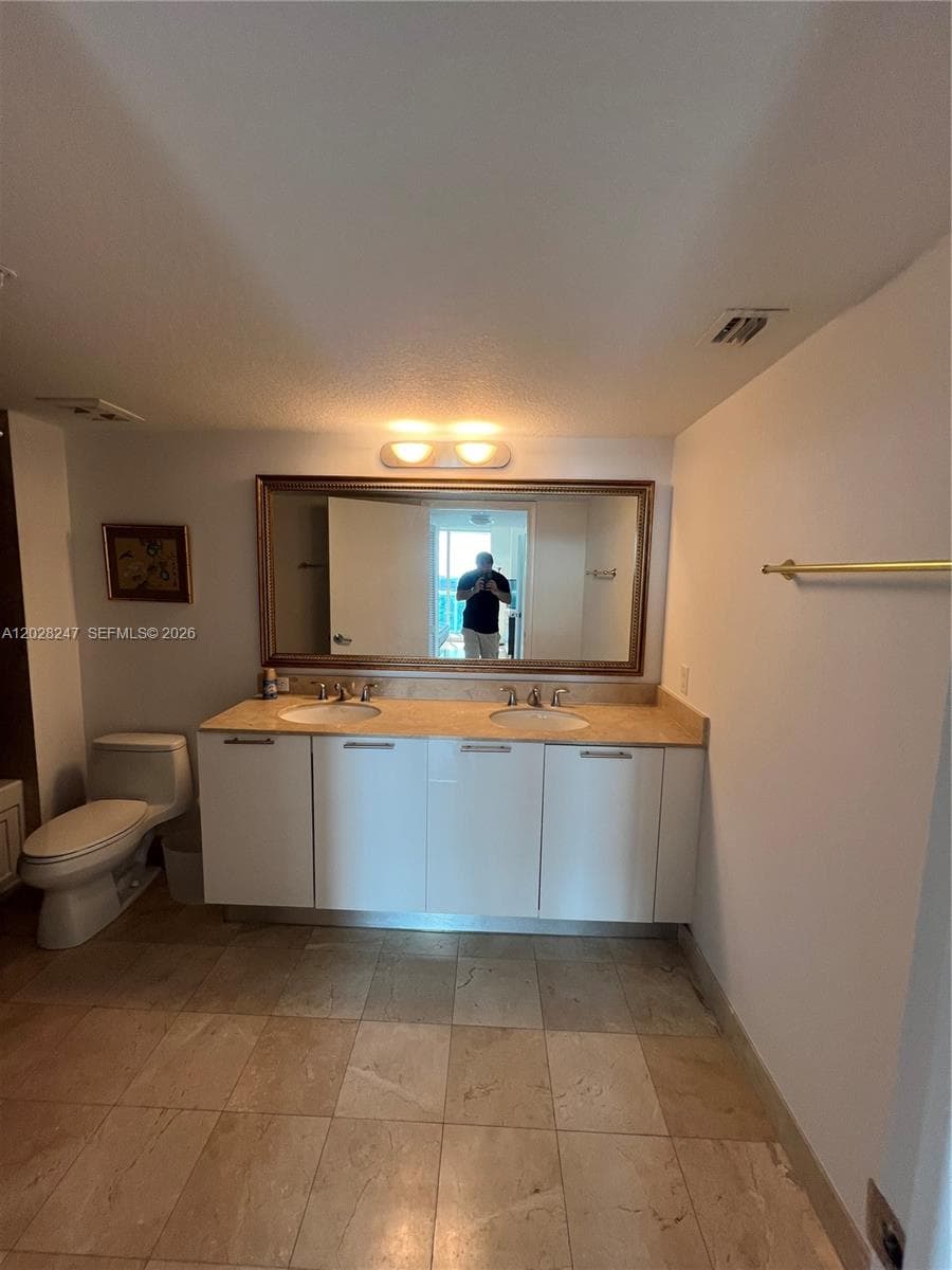 1800 N Bayshore Dr # 2310, Miami FL 33132 — 40