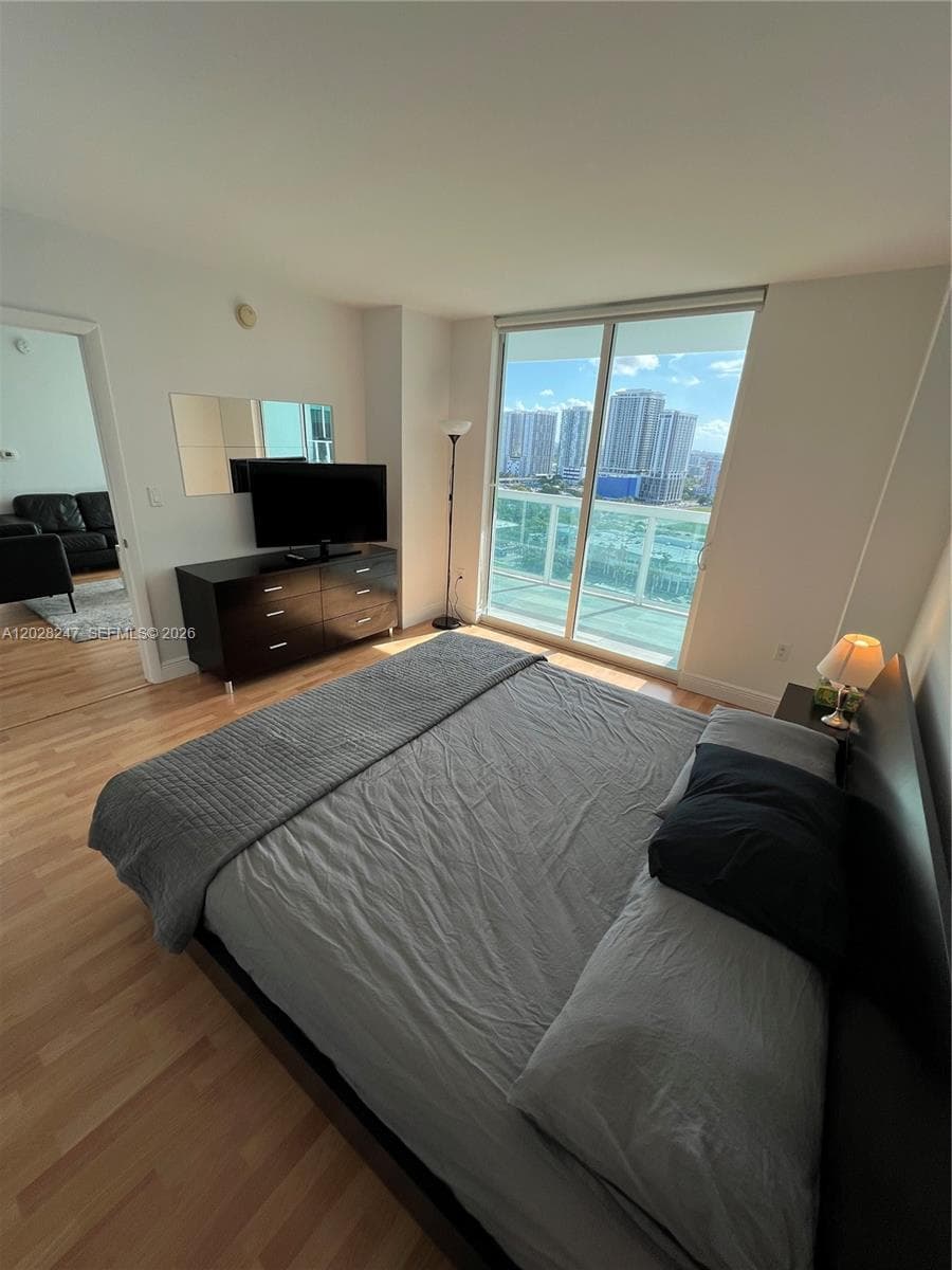 1800 N Bayshore Dr # 2310, Miami FL 33132 — 35