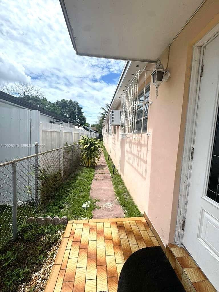 252 E 37th St, Hialeah FL 33013 — 6