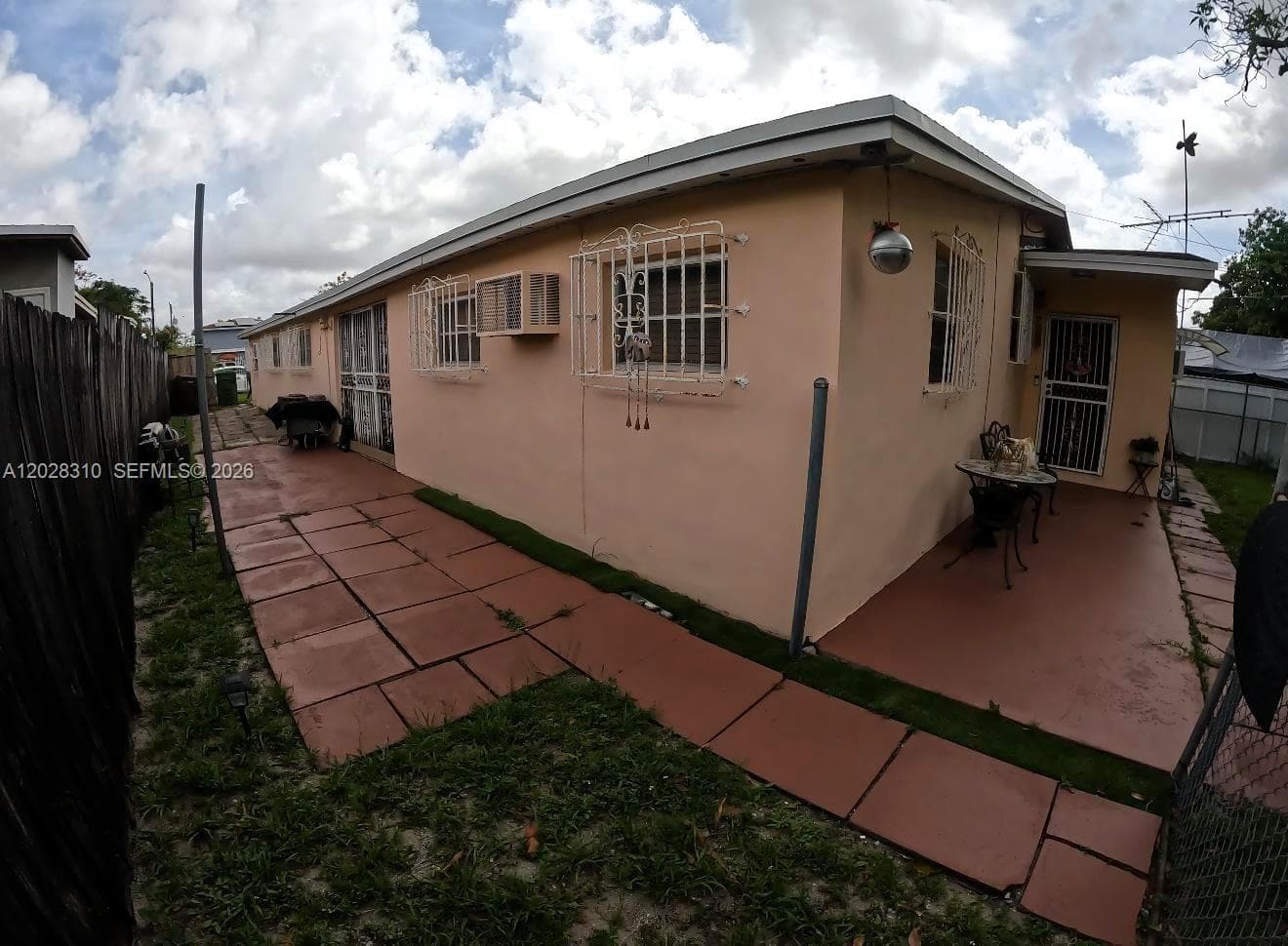 252 E 37th St, Hialeah FL 33013 — 42