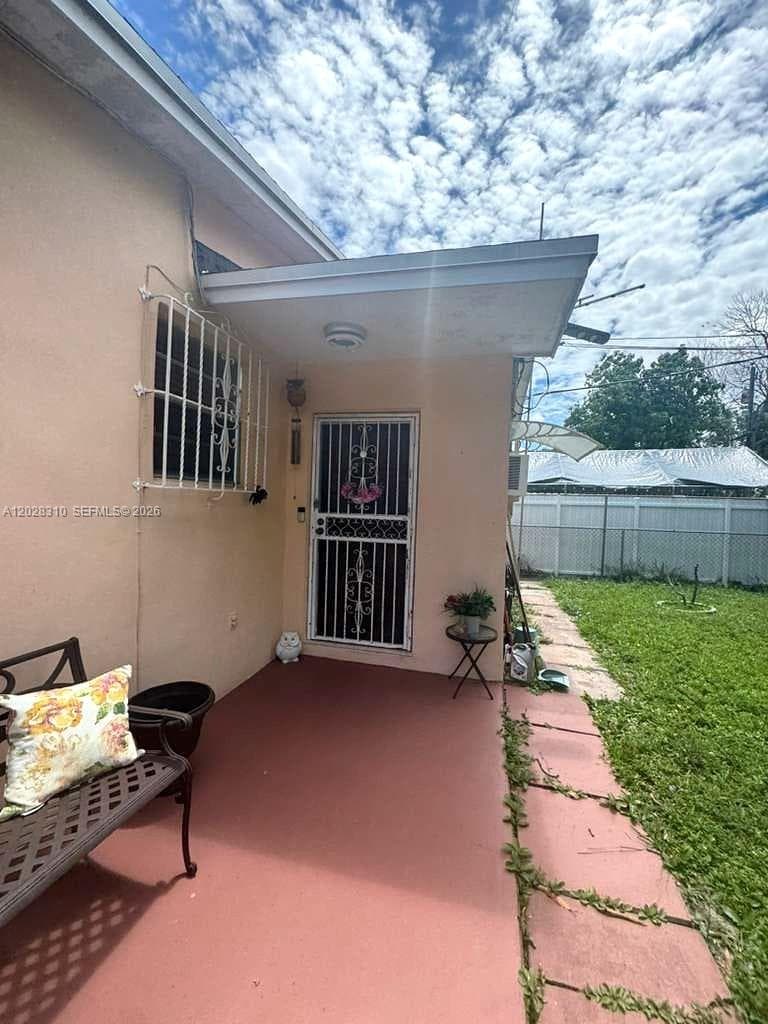 252 E 37th St, Hialeah FL 33013 — 43