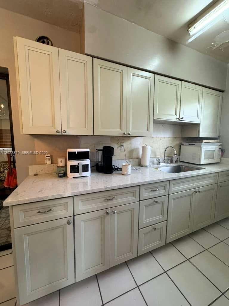 252 E 37th St, Hialeah FL 33013 — 16