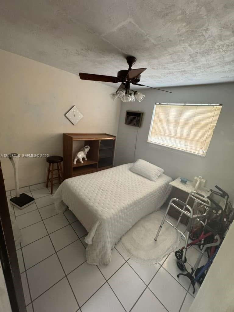 252 E 37th St, Hialeah FL 33013 — 32